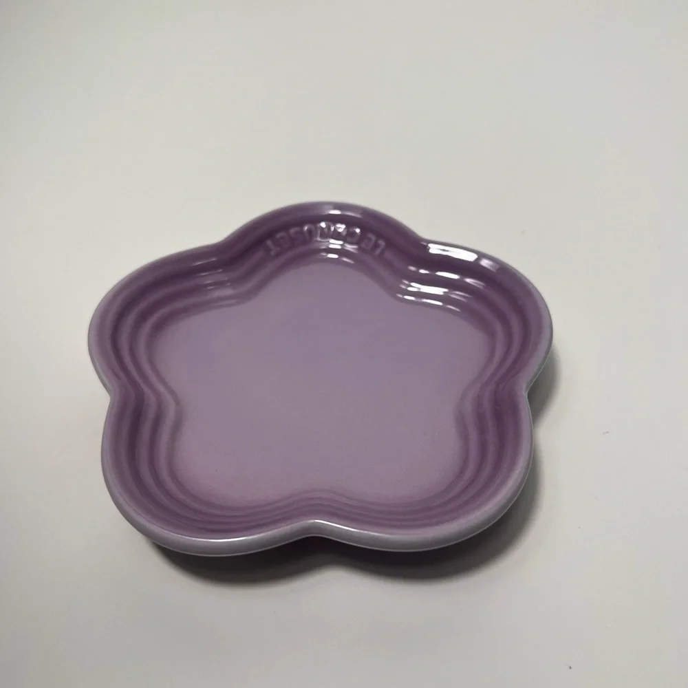 Le Creuset Stoneware Flower Petal Scalloped Trinket Dish Plate Tray - Picture 5 of 11